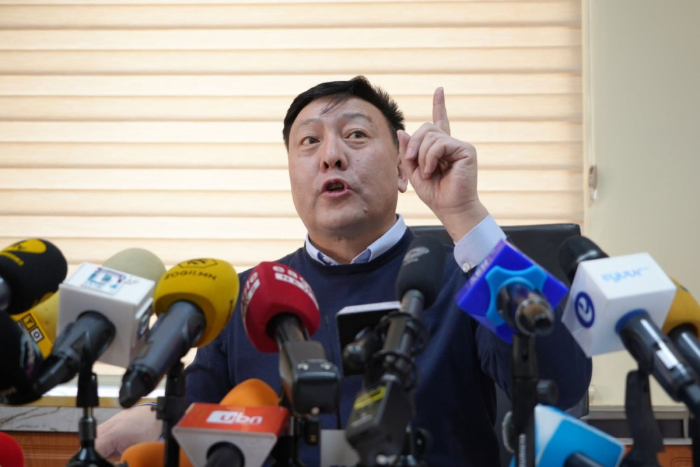 Ж.Батзандан: Улсын төсвөөр хайгуул хийсэн ордыг авч банканд барьцаалаад 7 гэр бүл баяжсан Ж.Батзандан: Улсын төсвөөр хайгуул хийсэн ордыг авч банканд барьцаалаад 7 гэр бүл баяжсан